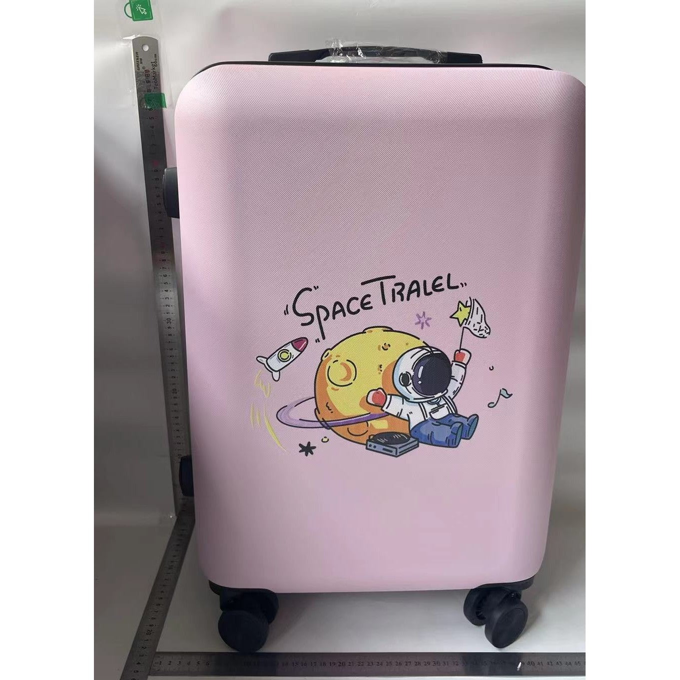 Troler de Calatorie, Smart, 56 x 35 x 22 cm, 4 Roti, Maner Reglabil, din ABS, cu Fermoar, Blocare cu Cod, Impermeabil, Model Astronaut, Roz