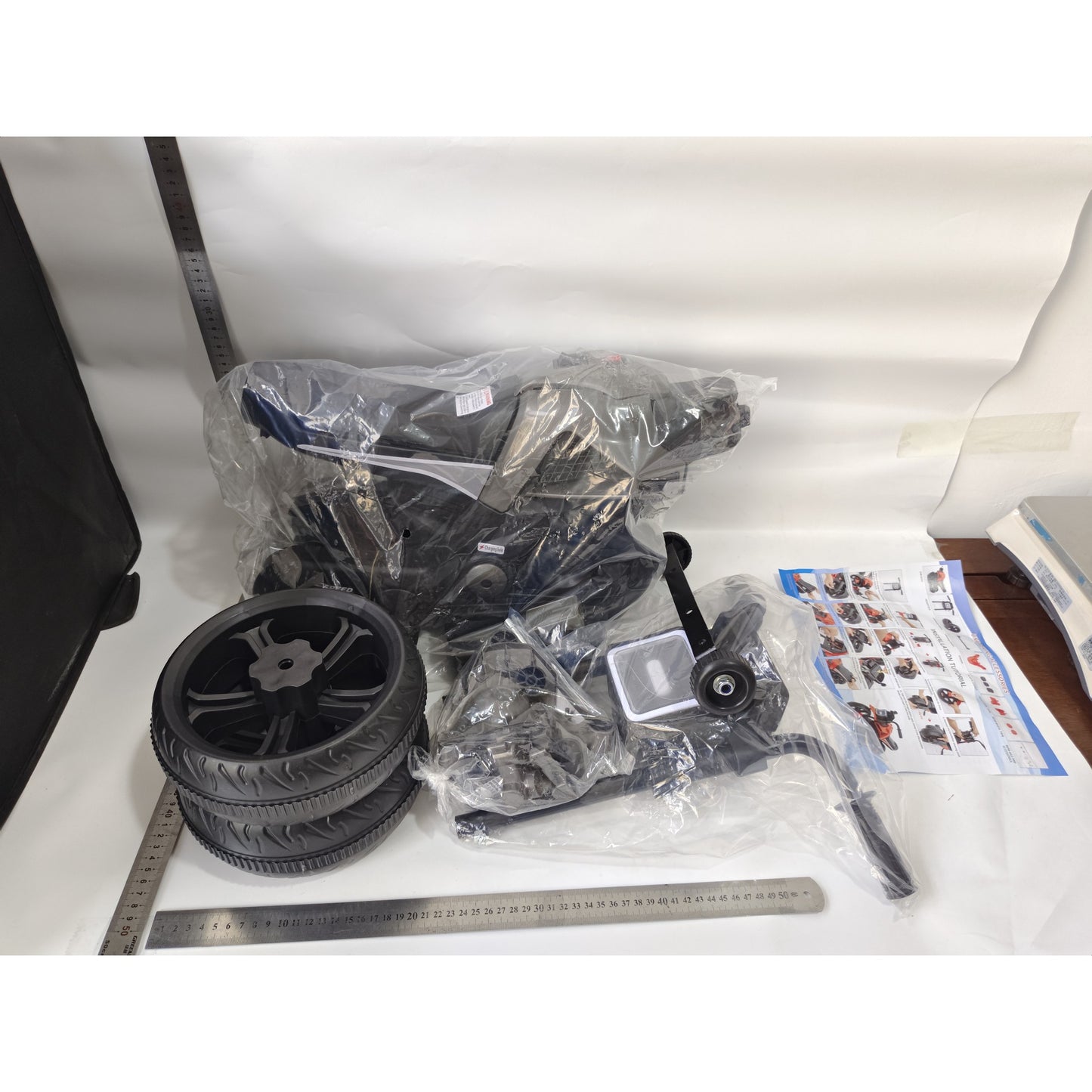 Motocicleta Electrica cu 2 Roti Mari si 2 Roti Ajutatoare, Smart, Acumulator Incarcare, Anti-Rasturnare, Lumini, Muzica, Motor:380, Baterie 6V4.5, 41.5x70x34 cm, 4.5 Kg, 3 Ani+, Gri Negru